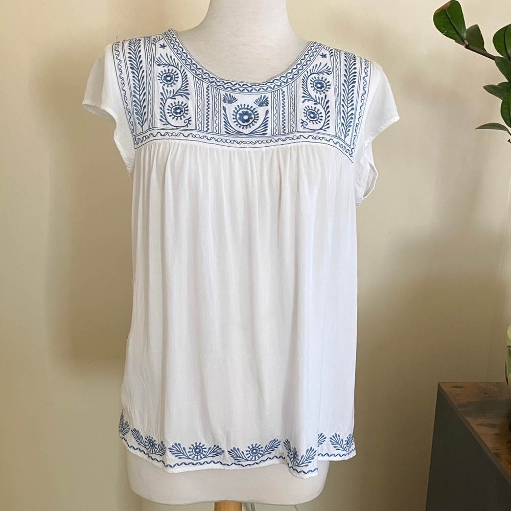 Sweet White Blouse with Blue Embroidery size small